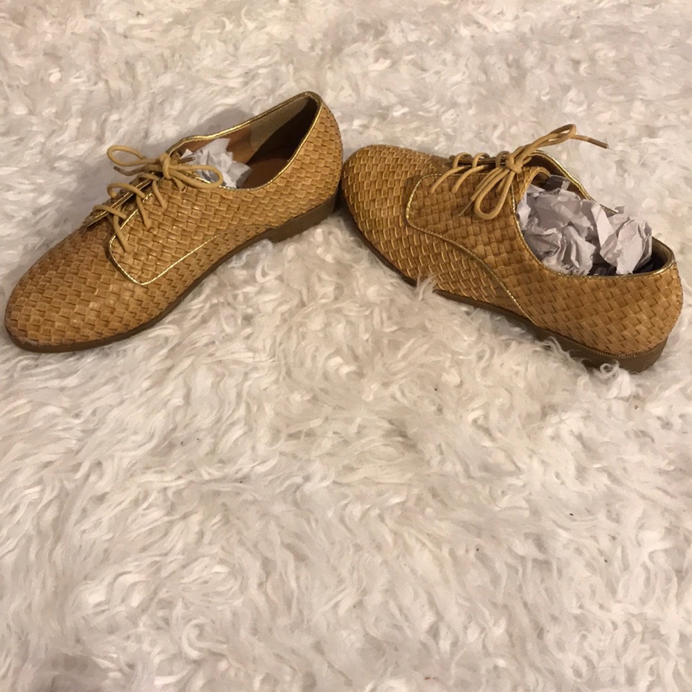 NEW! Tan loafers